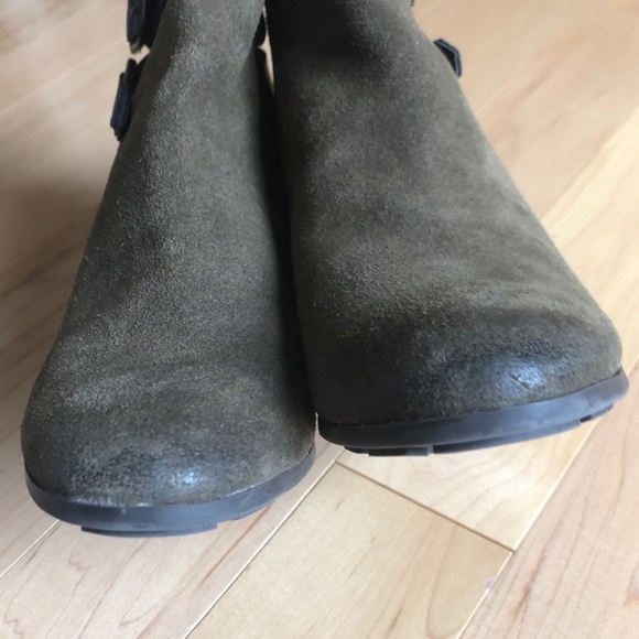 Tahari Sharon Olive Green suede Wedge Booties with brown straps size 6 - Picture 3 of 8